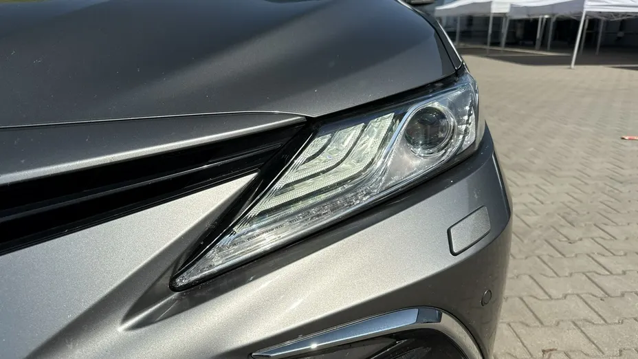 TOYOTA Camry -