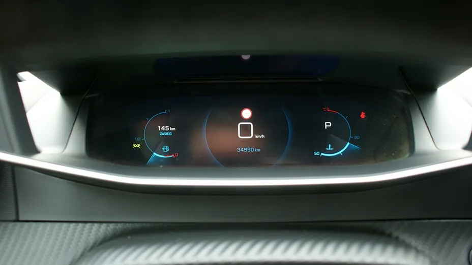 PEUGEOT 208 -