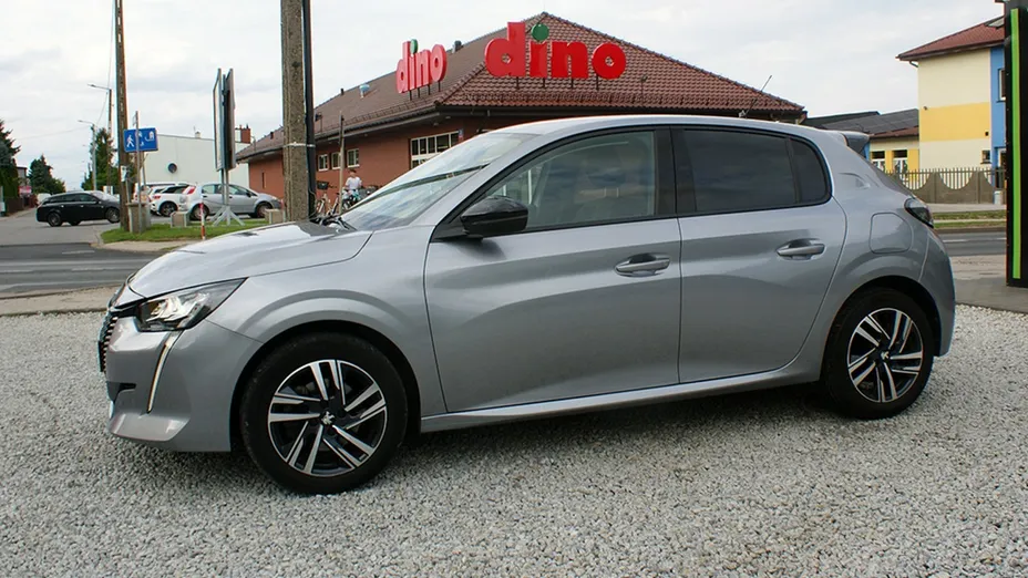PEUGEOT 208 -