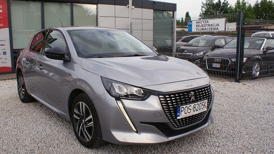 PEUGEOT 208 -