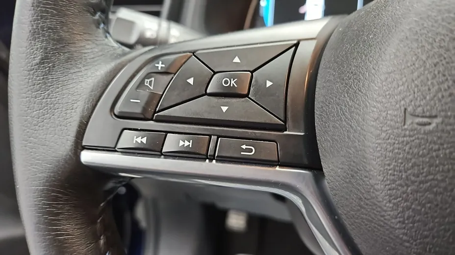 NISSAN Leaf -