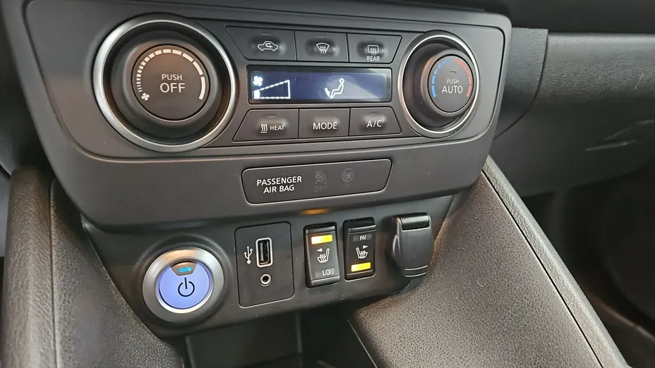 NISSAN Leaf -