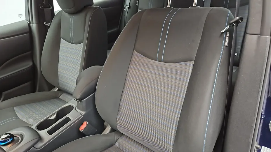 NISSAN Leaf -