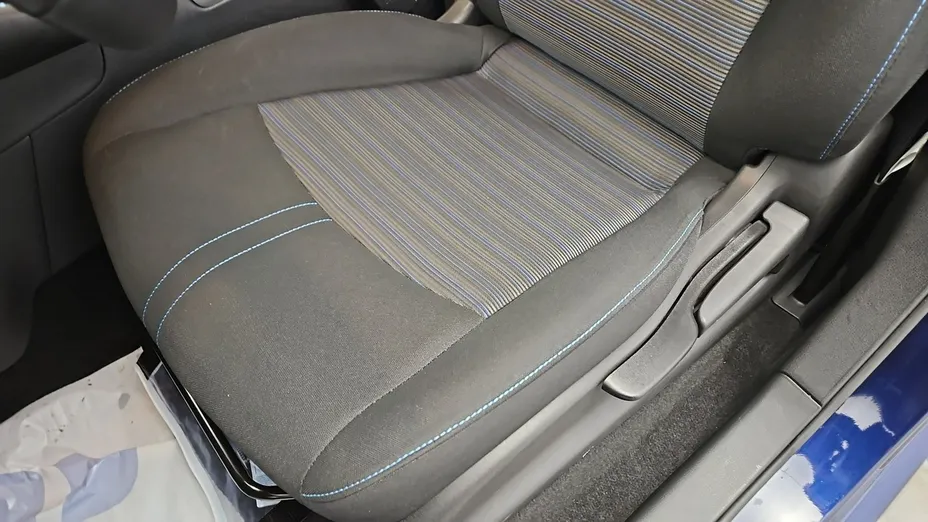 NISSAN Leaf -