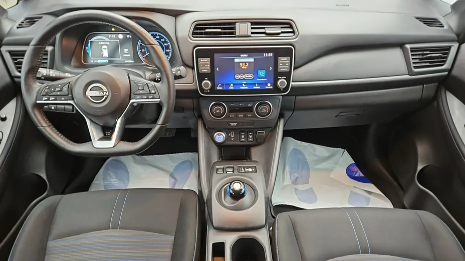 NISSAN Leaf -