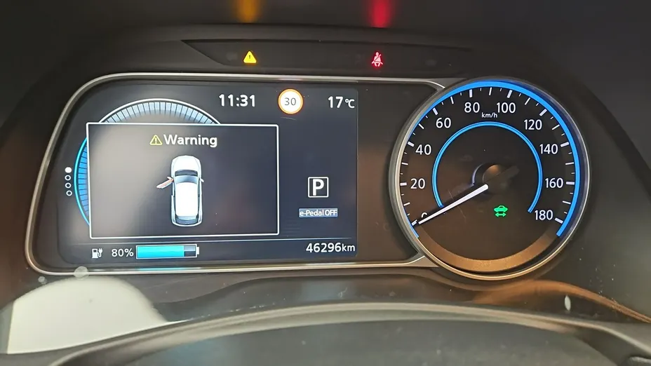 NISSAN Leaf -