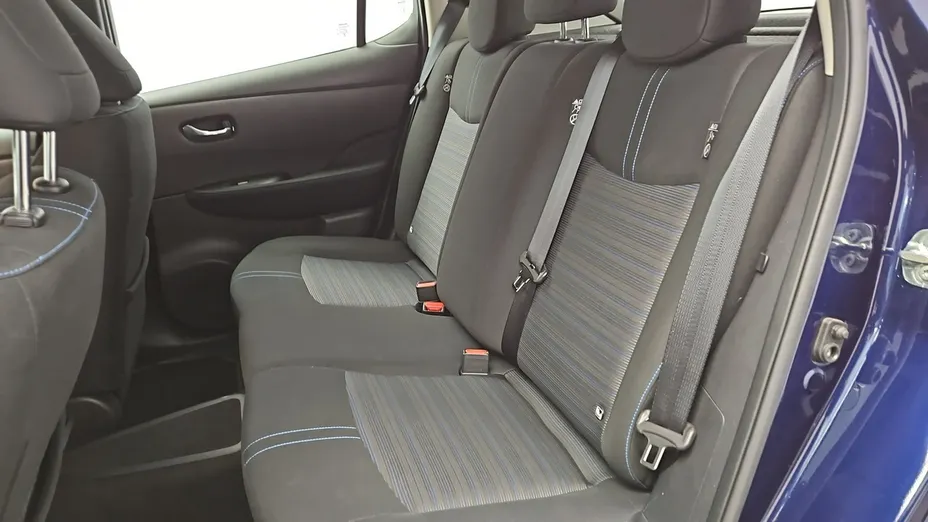 NISSAN Leaf -