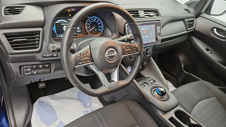 NISSAN Leaf -