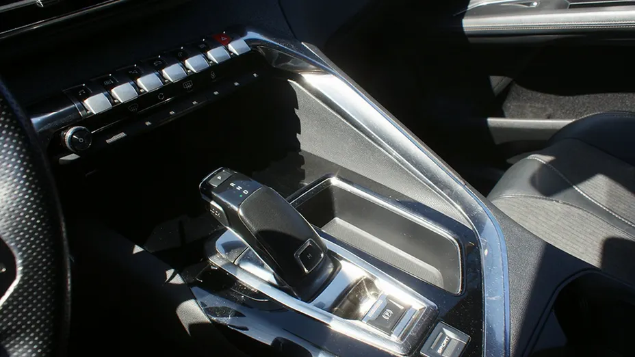 PEUGEOT 3008 -