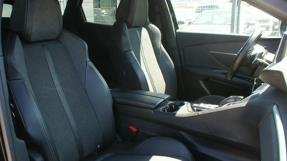PEUGEOT 3008 -