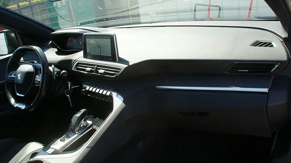PEUGEOT 3008 -