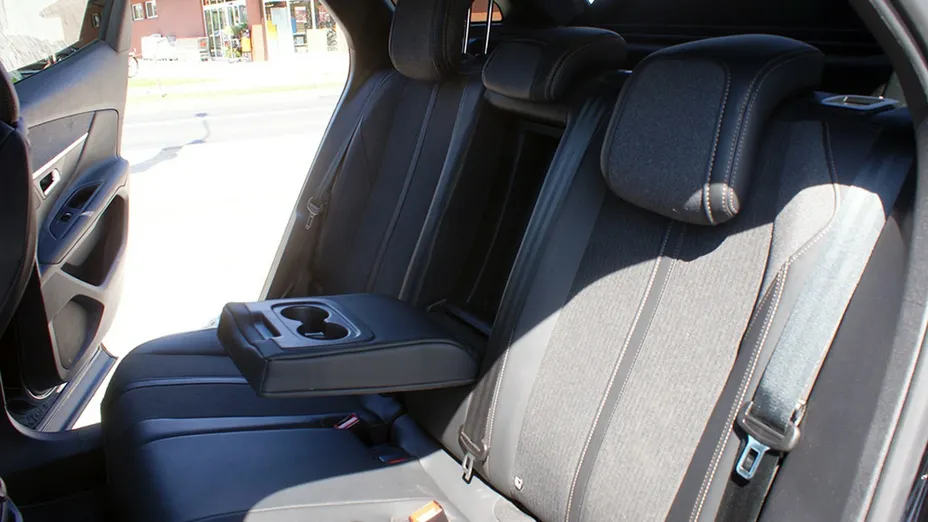 PEUGEOT 3008 -