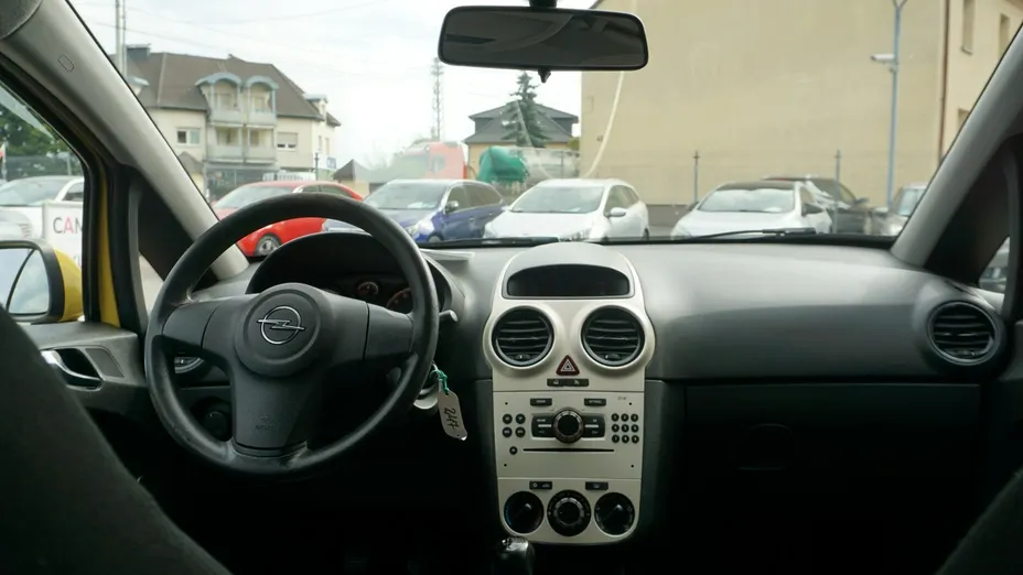 OPEL Corsa -