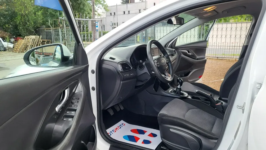 HYUNDAI i30 -