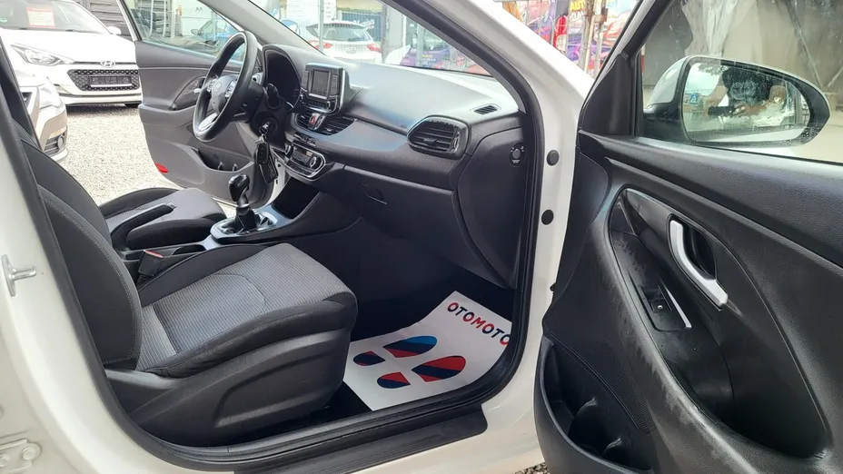 HYUNDAI i30 -