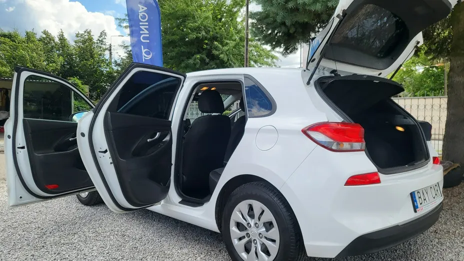 HYUNDAI i30 -
