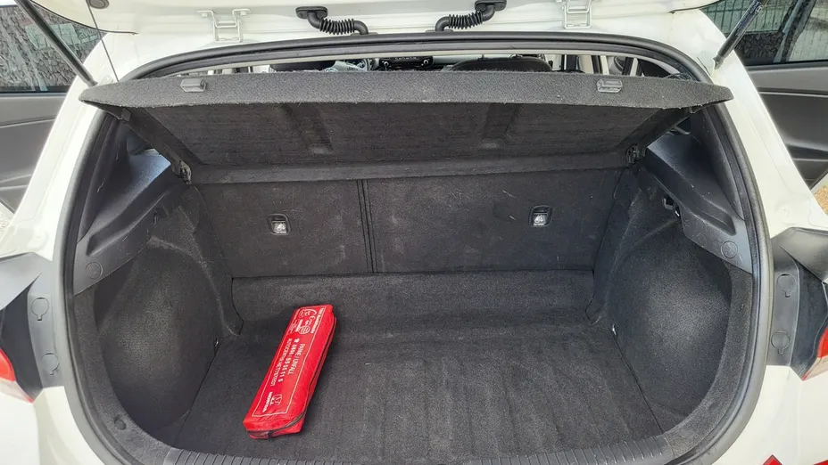 HYUNDAI i30 -