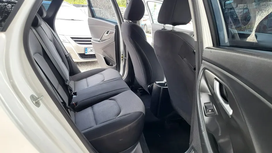HYUNDAI i30 -
