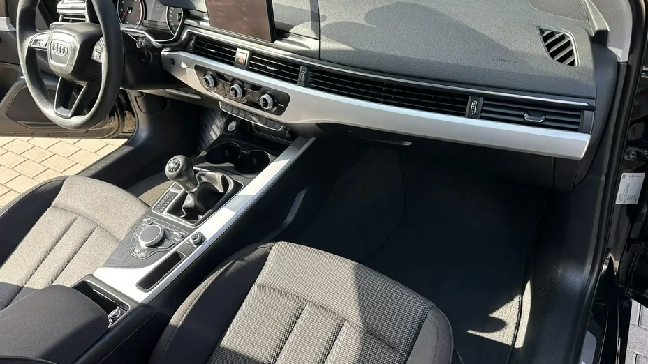 AUDI A4 -