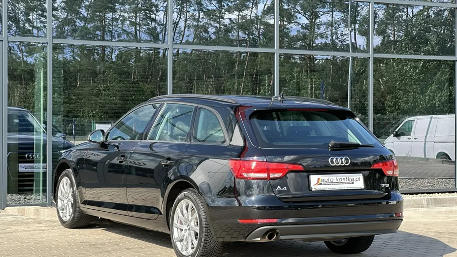 AUDI A4 -