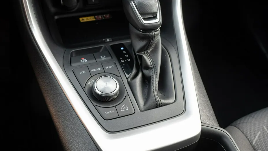 TOYOTA RAV4 -