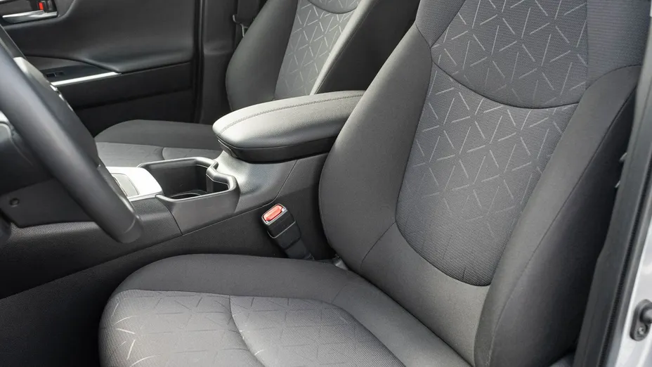 TOYOTA RAV4 -