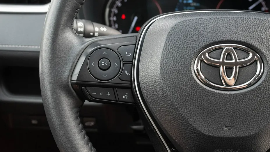 TOYOTA RAV4 -