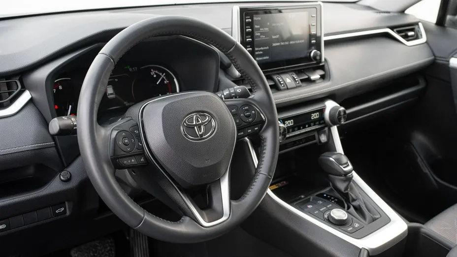 TOYOTA RAV4 -
