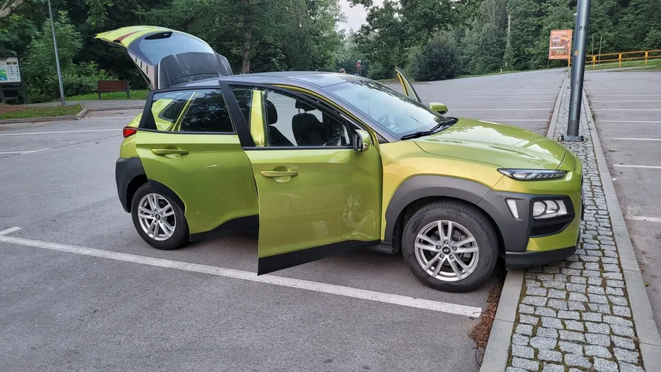 HYUNDAI Kona -