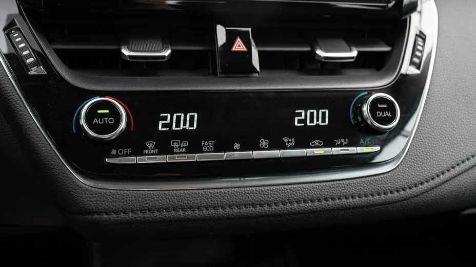 TOYOTA Corolla -