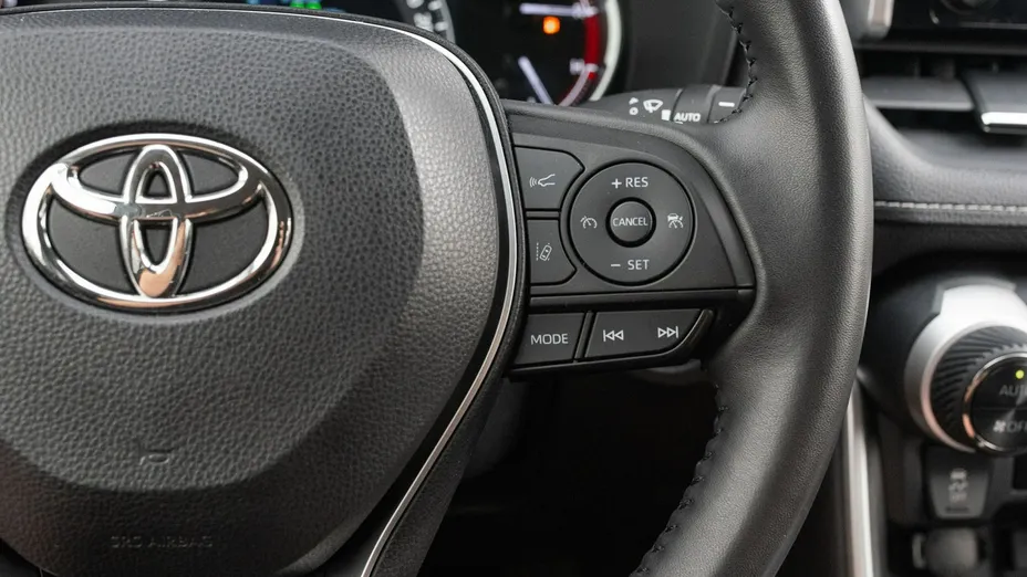TOYOTA RAV4 -