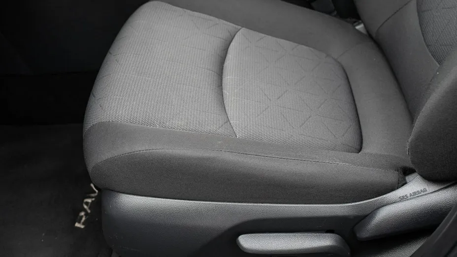 TOYOTA RAV4 -