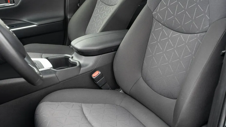 TOYOTA RAV4 -