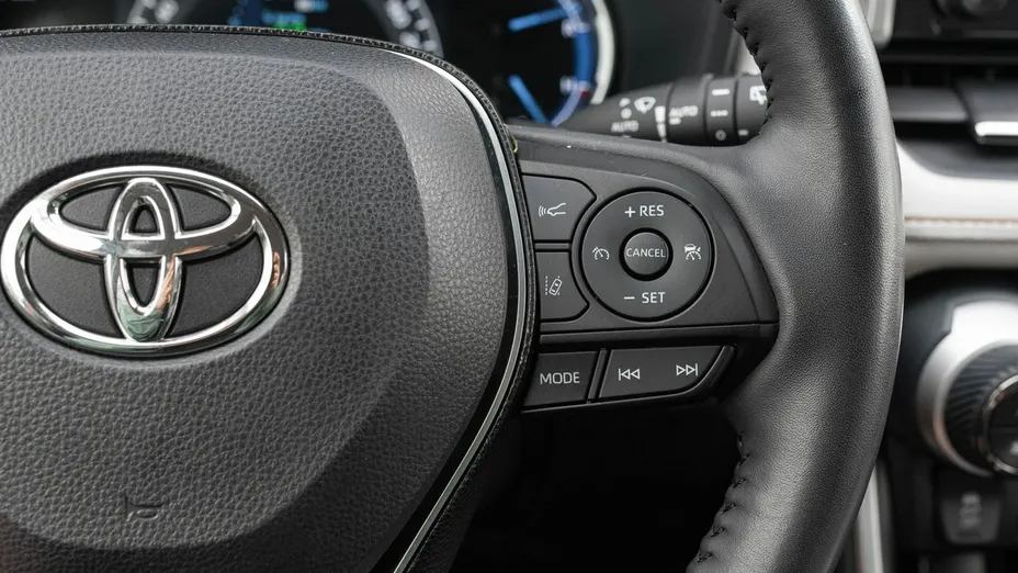 TOYOTA RAV4 -
