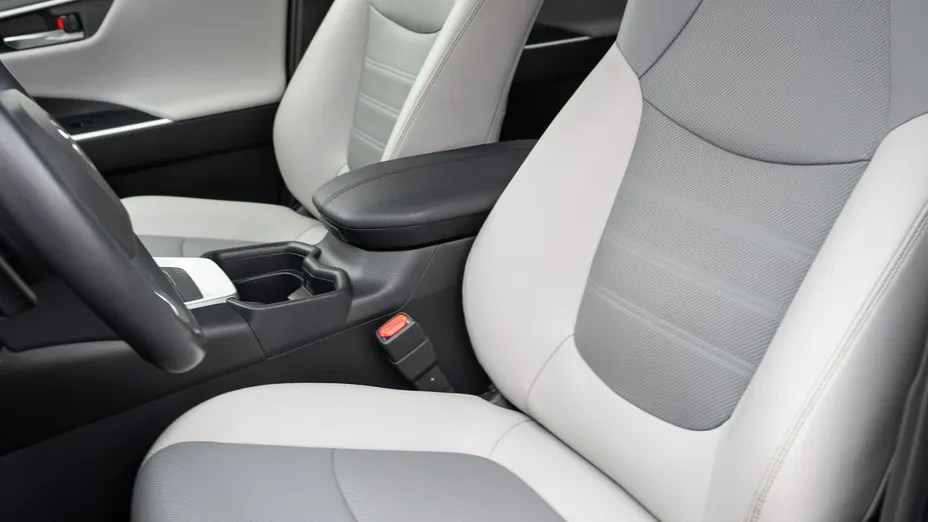 TOYOTA RAV4 -