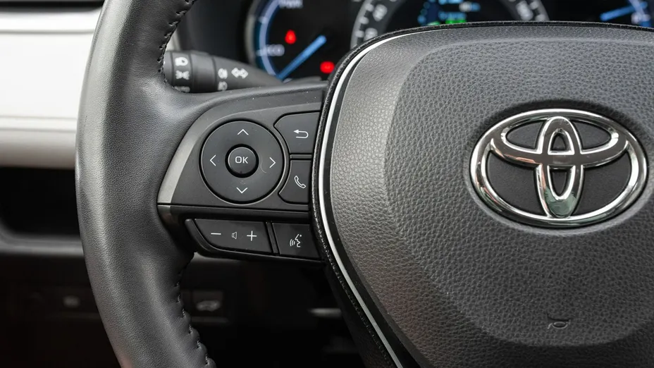 TOYOTA RAV4 -
