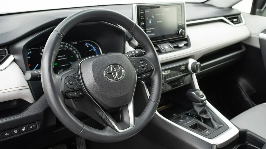 TOYOTA RAV4 -