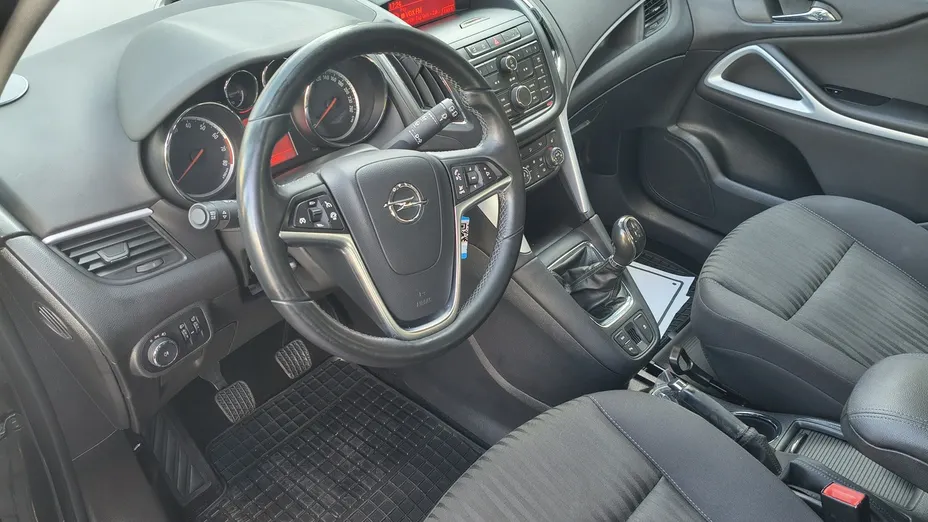 OPEL Zafira -