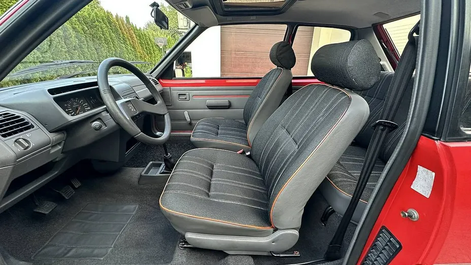 PEUGEOT 205 -