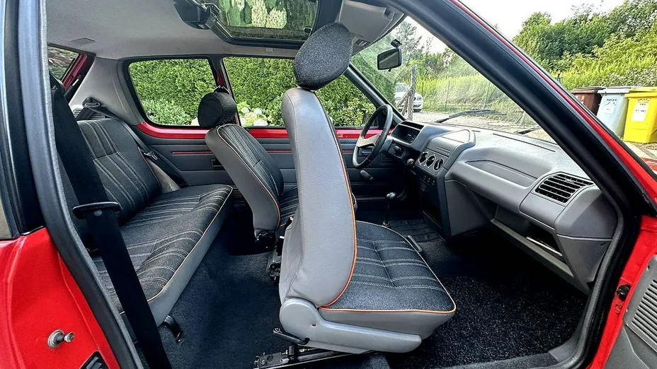 PEUGEOT 205 -