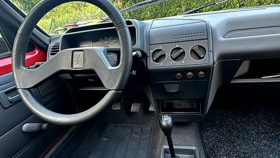 PEUGEOT 205 -