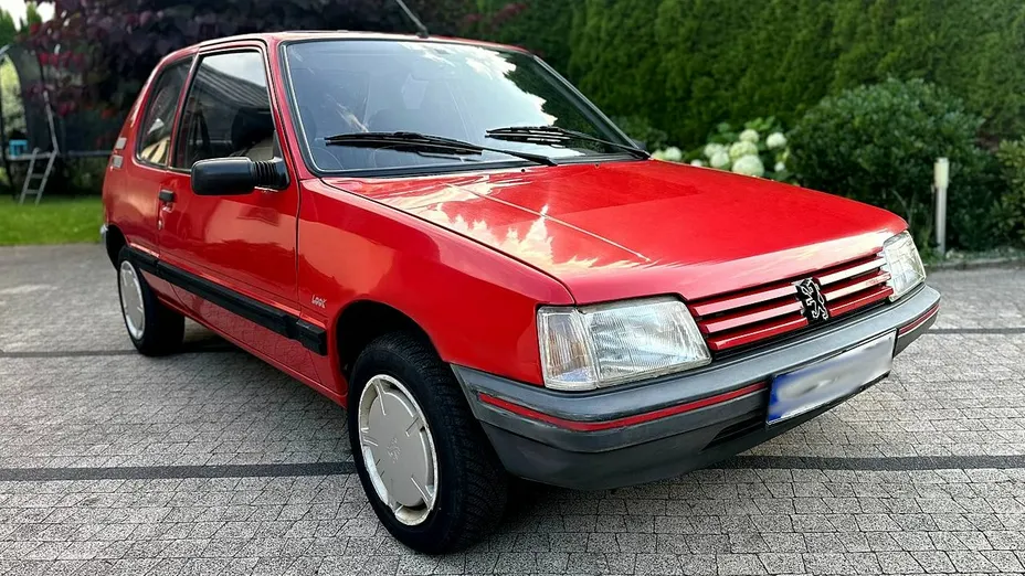 PEUGEOT 205 -