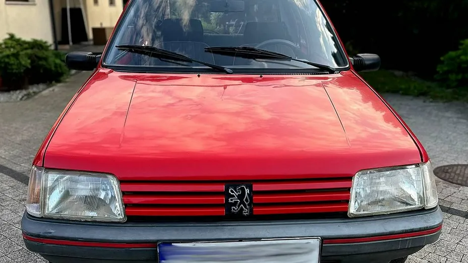 PEUGEOT 205 -