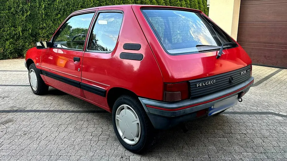 PEUGEOT 205 -