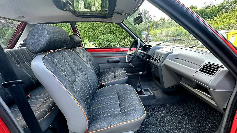 PEUGEOT 205 -