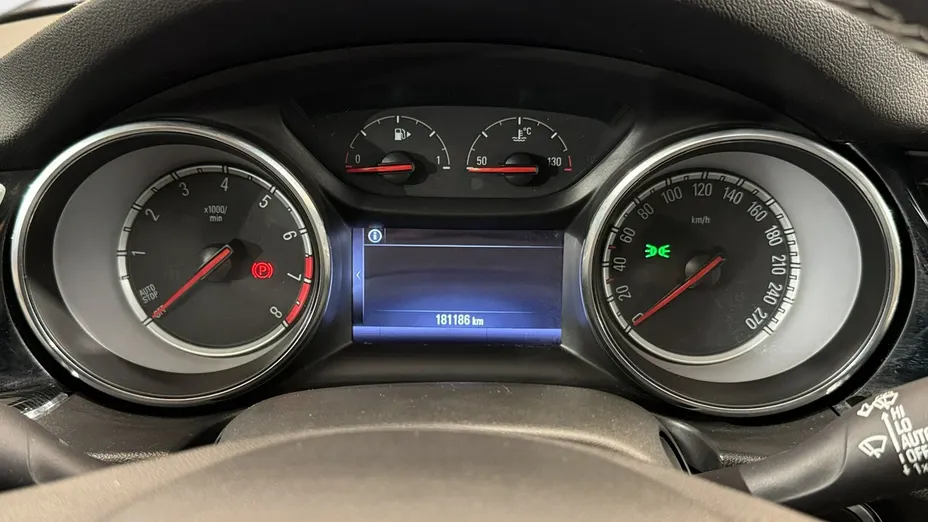 OPEL Insignia -