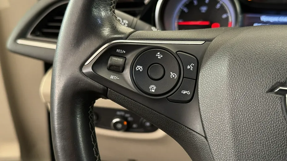 OPEL Insignia -