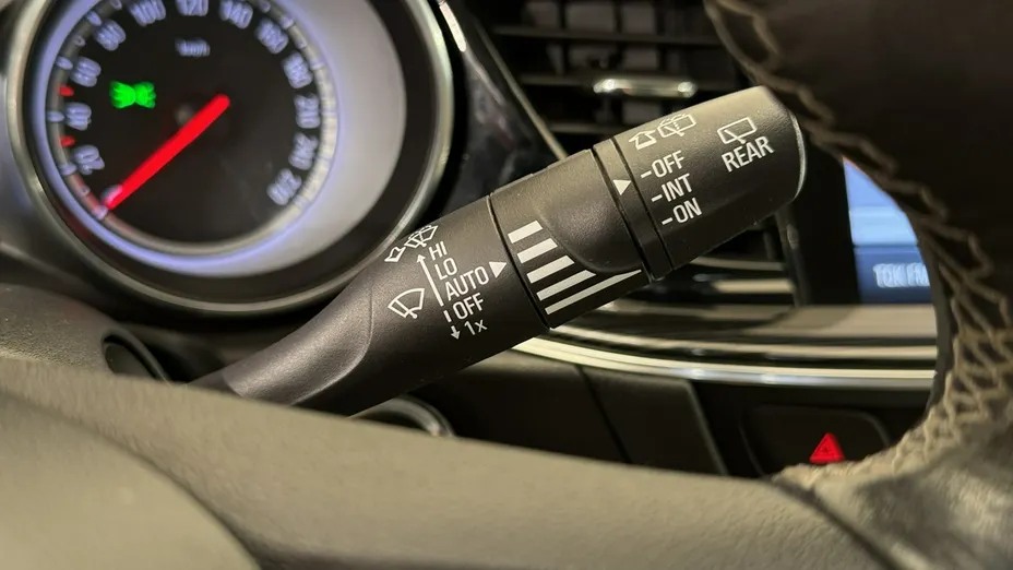 OPEL Insignia -
