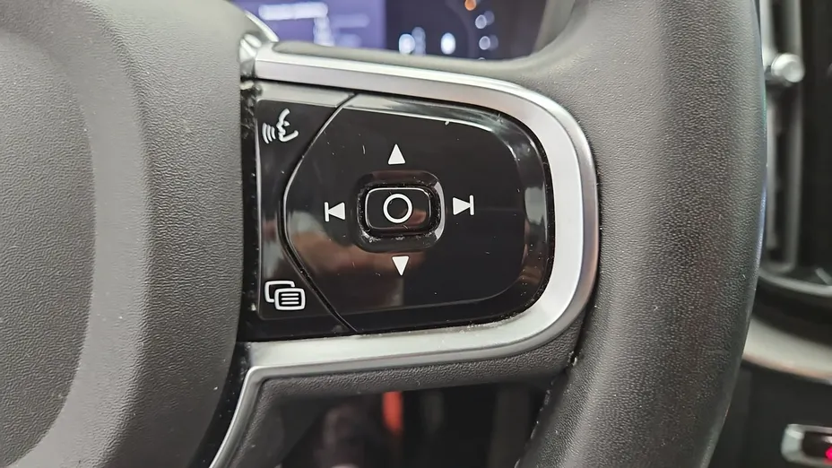 VOLVO XC60 -