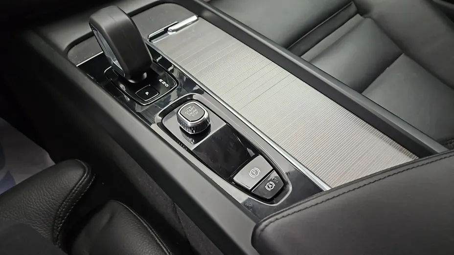 VOLVO XC60 -